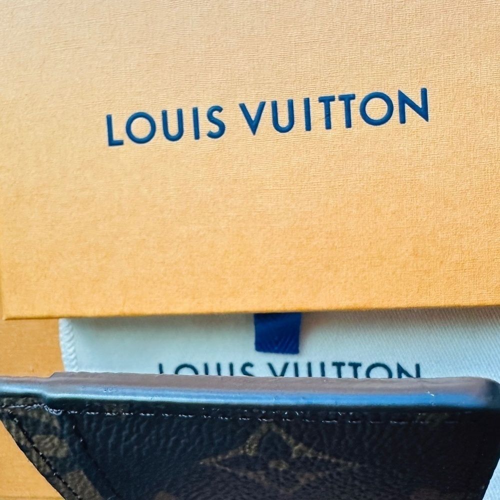 Authentic Louis Vuitton Reverse Monogram Cardholder/Wallet - Picture 2 of 8